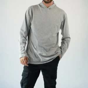 חולצת טריקו שרוול ארוך עם כובע